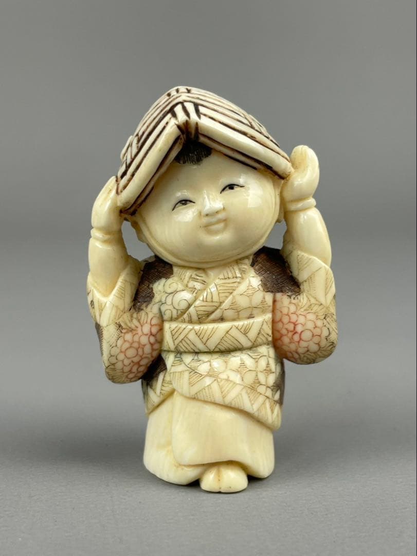 時代根付 極上細密彫り白材 マンモス牙製 作家物 在銘 柳月 唐子 女の子