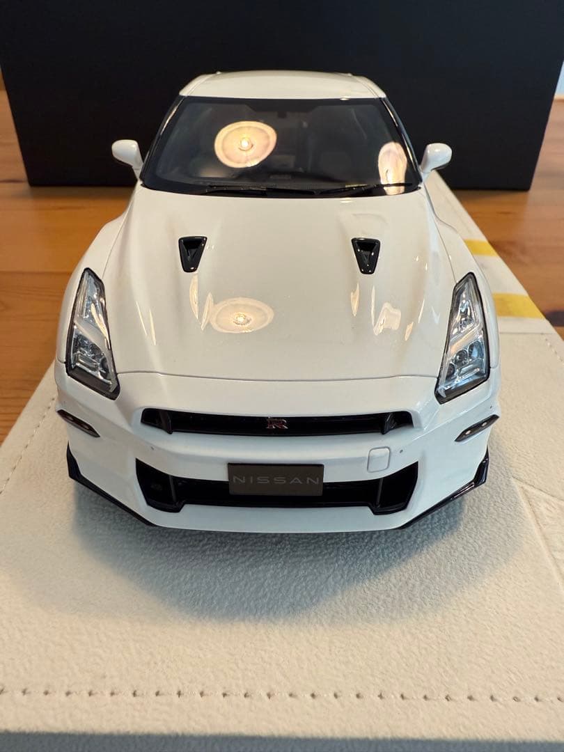 アイドロン 1/18 日産 GT-R プレミアムエディション 2024 ホワイト