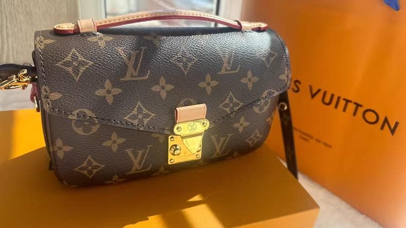 カウレザー トリム スモール メッセンジャー M46279