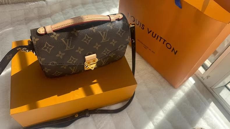 カウレザー トリム スモール メッセンジャー M46279