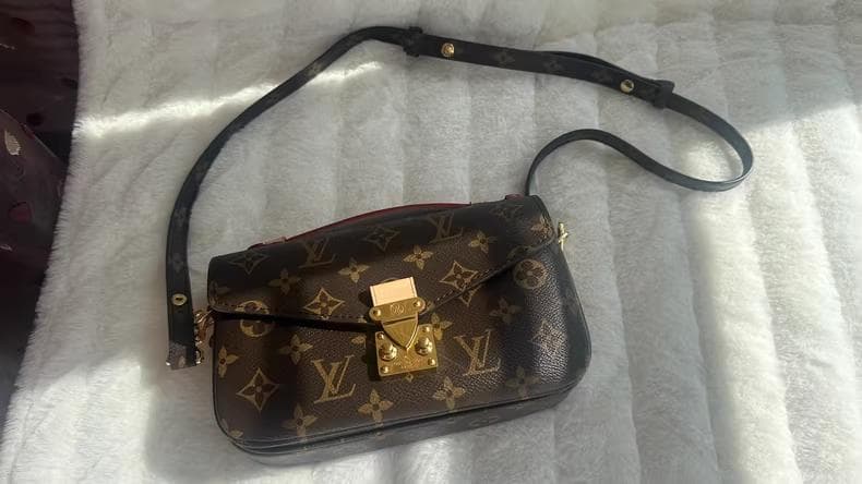 カウレザー トリム スモール メッセンジャー M46279