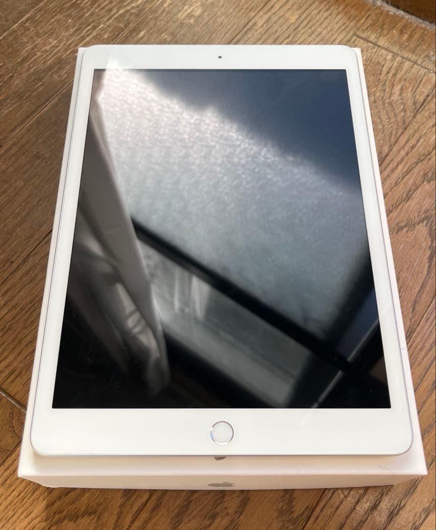 Apple iPad 第8世代 32GB Wi-FIモデルシルバー 本体