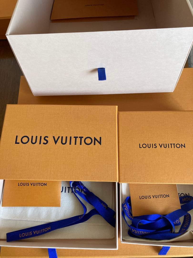 ルイ・ヴィトン空箱　ショップ袋　リボン