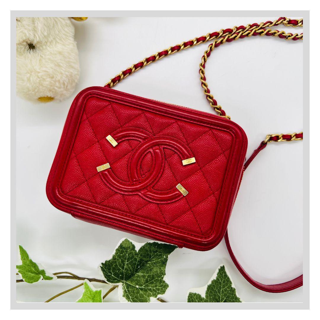 シャネル CCフィリグリー ショルダー　バニティ レッド キャビアスキン レザー