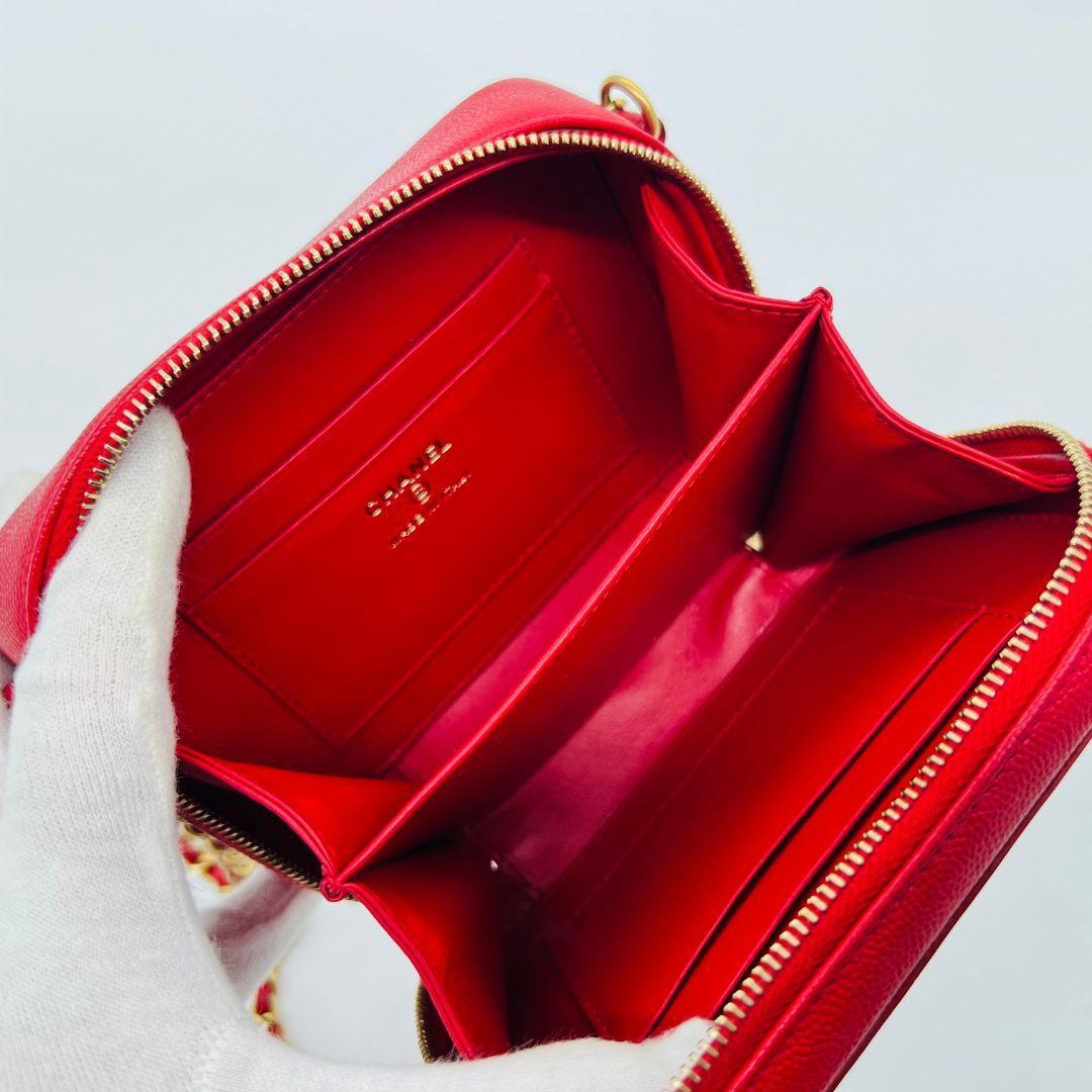 シャネル CCフィリグリー ショルダー　バニティ レッド キャビアスキン レザー