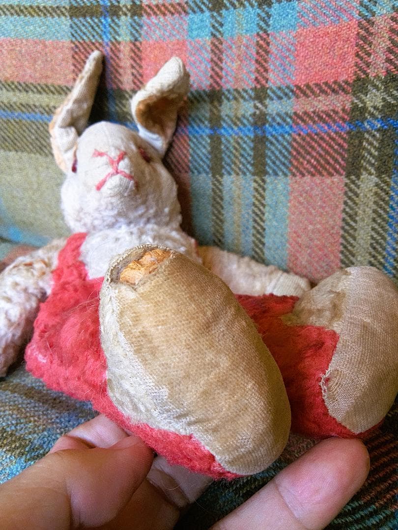 ★赤いパンツのうさぎ　アンティークのラビット　２６ｃｍ　from ENGLAND