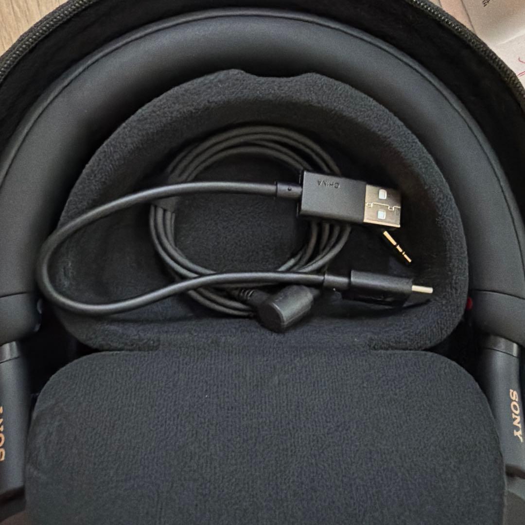 sonyWH-1000XM5ワイヤレスヘッドホン キャリングケース付き