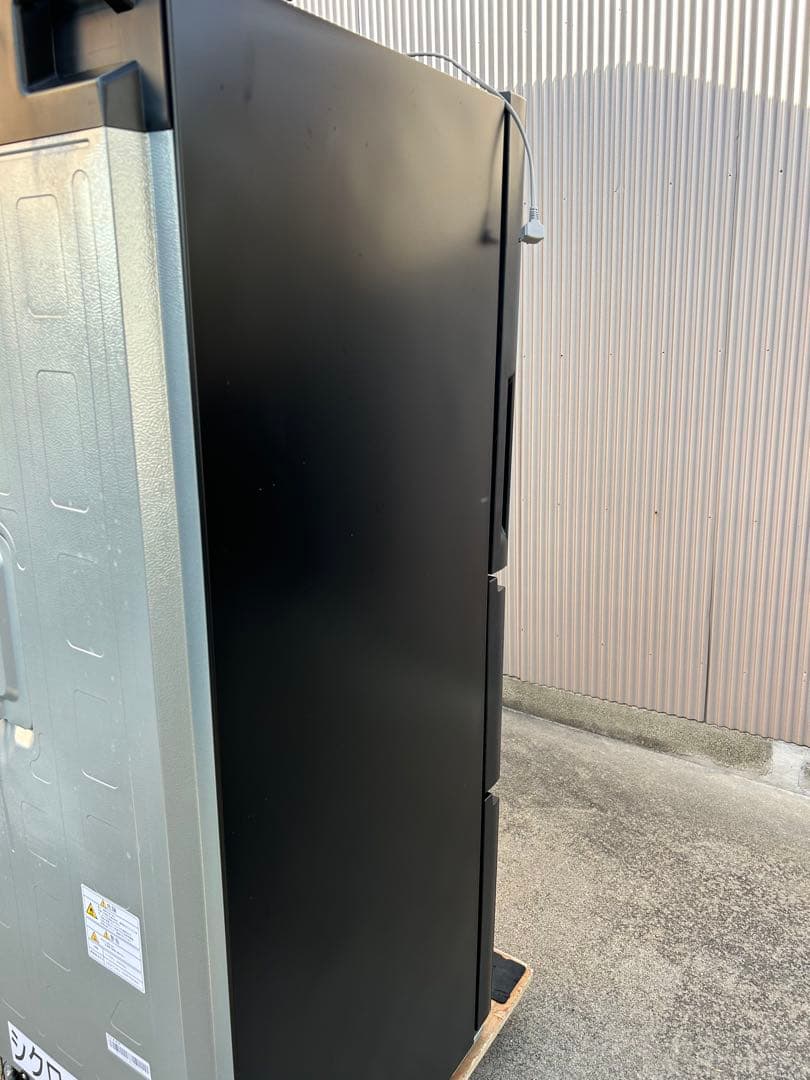 Hisense 3ドア冷蔵庫　HR-G2801BR