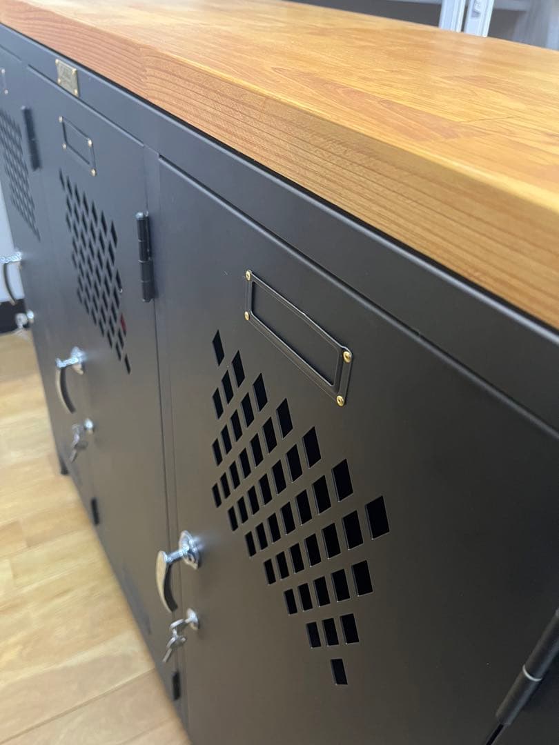 スチール製ロッカー 3扉 木製天板付き