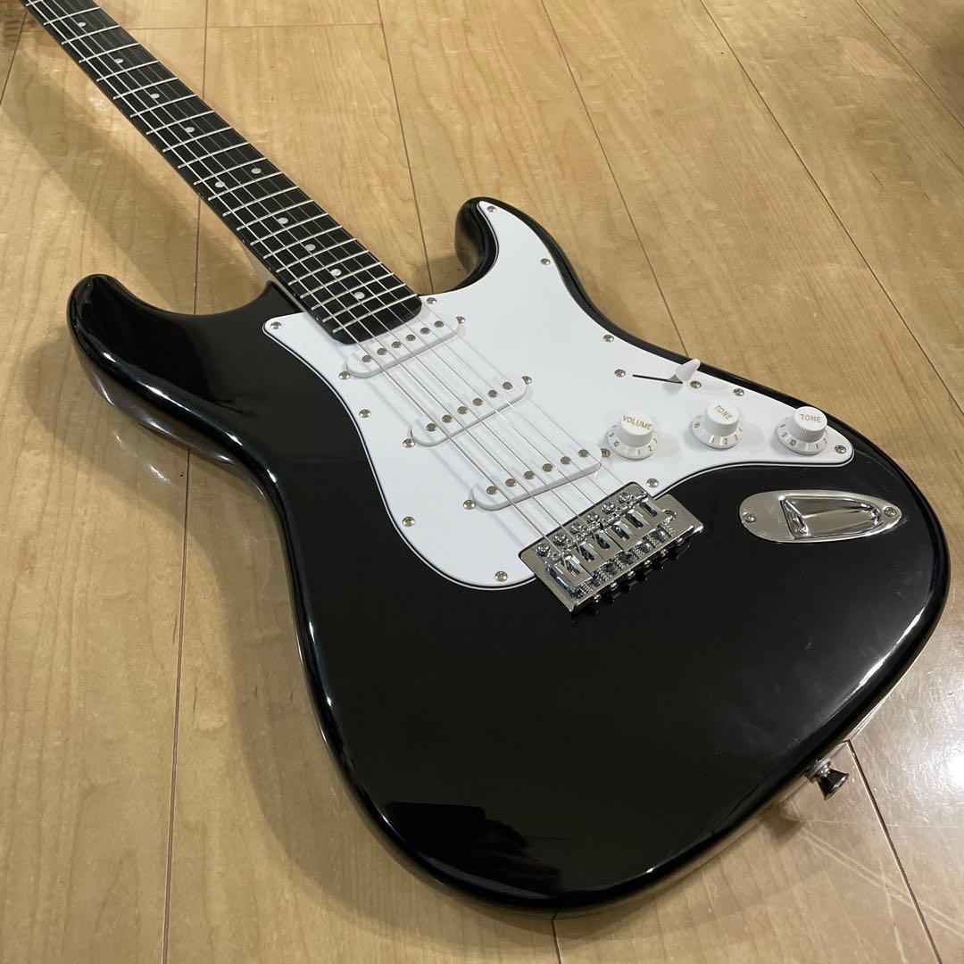 新型　フォトジェニック　ストラトキャスタータイプ　弦高調整済み　です