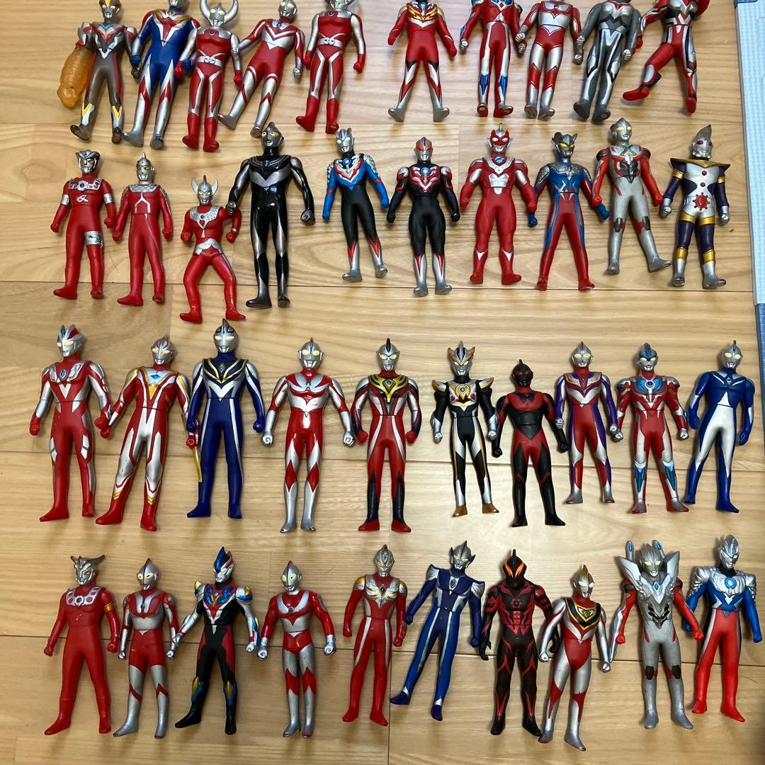ウルトラマンシリーズ フィギュア 100体　まとめ売り　おまけ付き