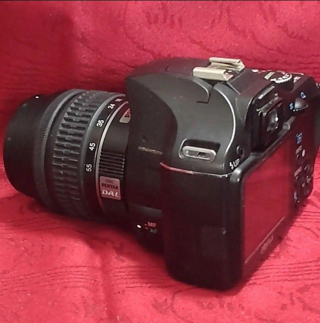 シャンシャンママ PENTAX K-m 一眼レフ/純正レンズ付/動作確認済