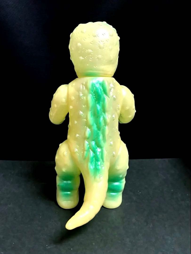 ■ブルマァク ミニラ 蓄光 ソフビ / レア緑