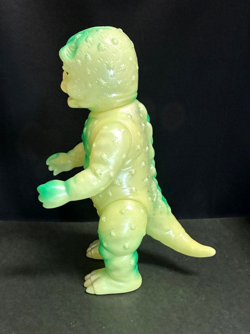 ■ブルマァク ミニラ 蓄光 ソフビ / レア緑