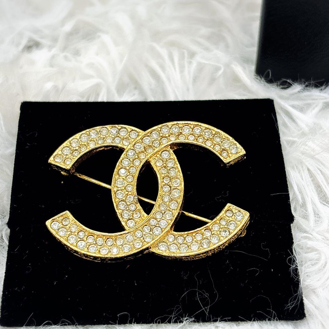 CHANEL ダブルCロゴ　ラインストーン　ブローチ ゴールド