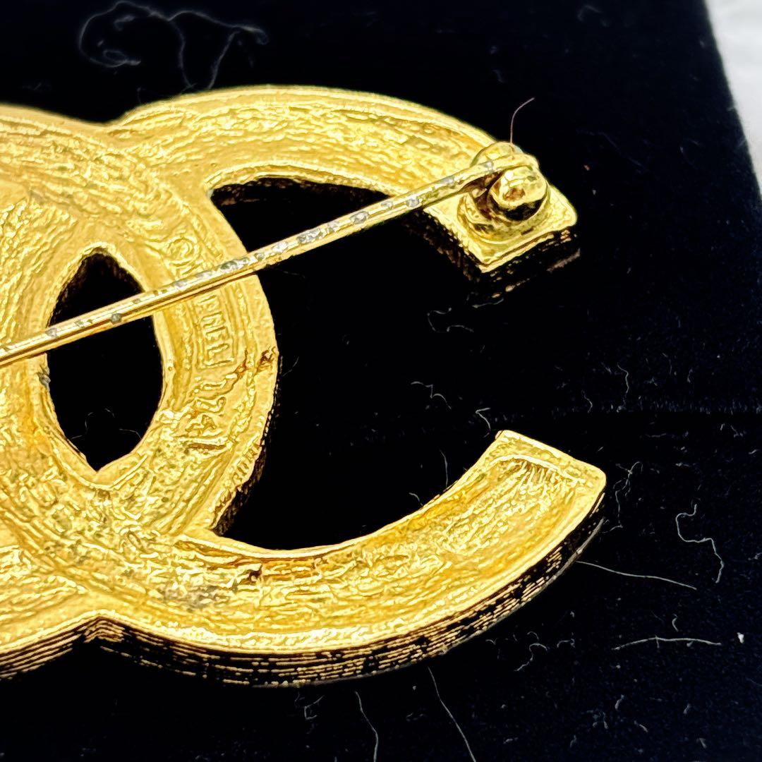 CHANEL ダブルCロゴ　ラインストーン　ブローチ ゴールド
