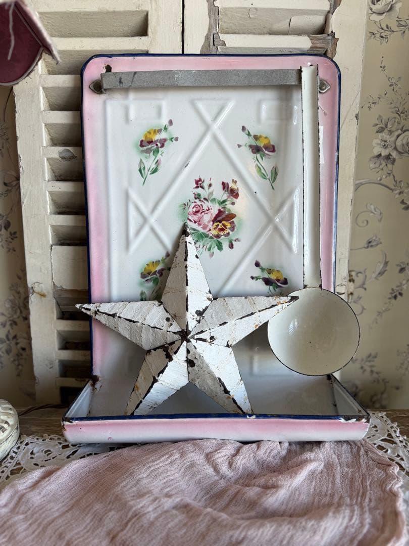 フランスアンティークジャピー社薔薇とパンジーのホーローレードルラックピンク