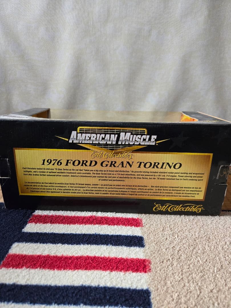 aki　1976フォード「グラン・トリノ」1/18とリーガルネームタグ