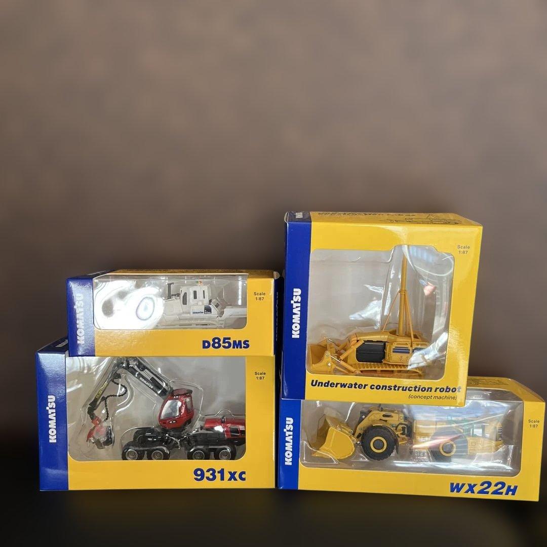 コマツ　建設機械ミニチュア　4点セット