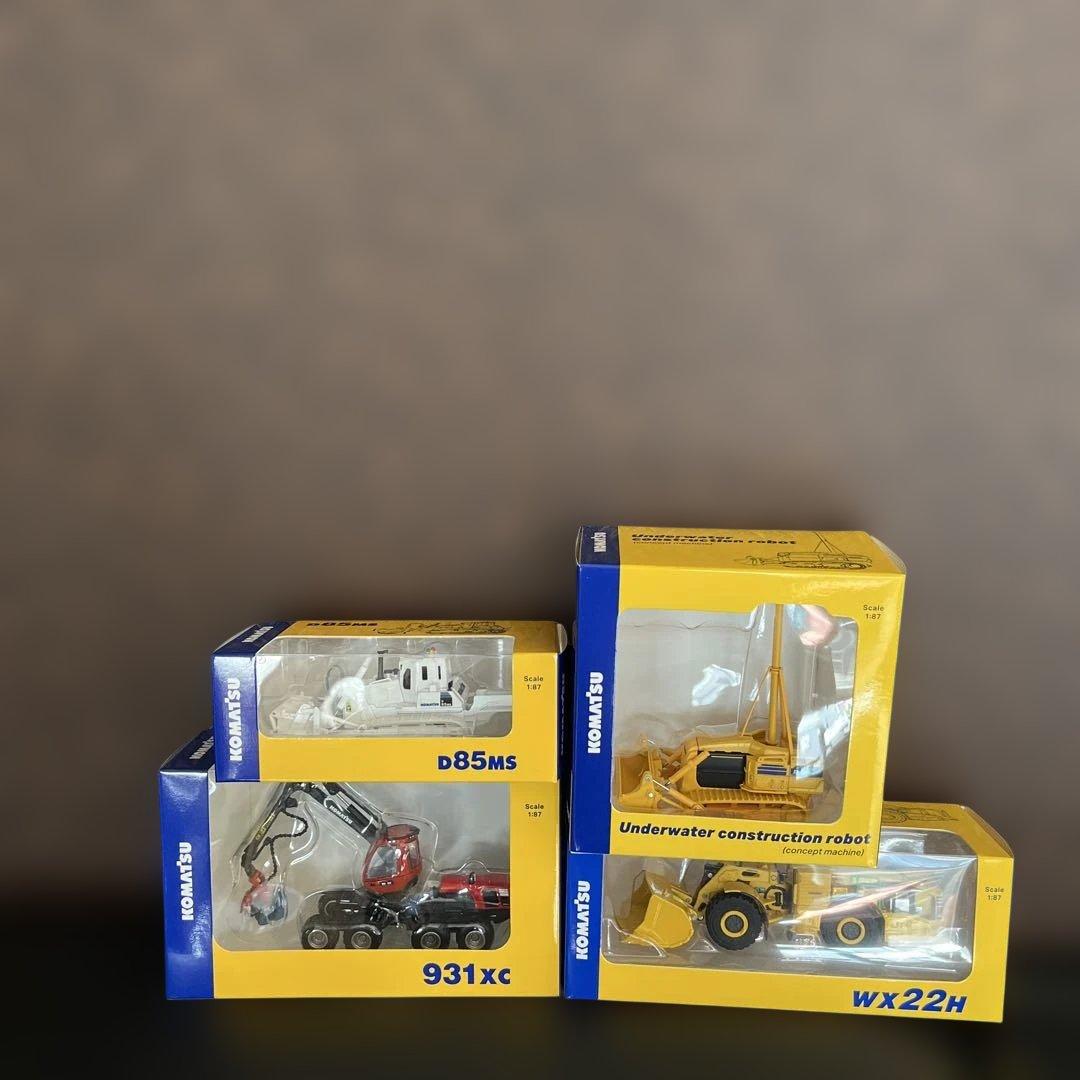 コマツ　建設機械ミニチュア　4点セット