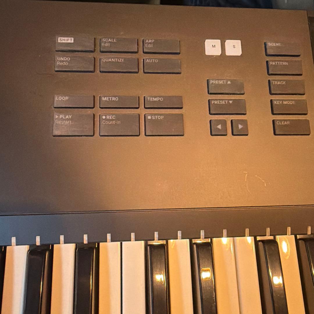 KOMPLETE KONTROL S61 mk2 MIDIキーボード