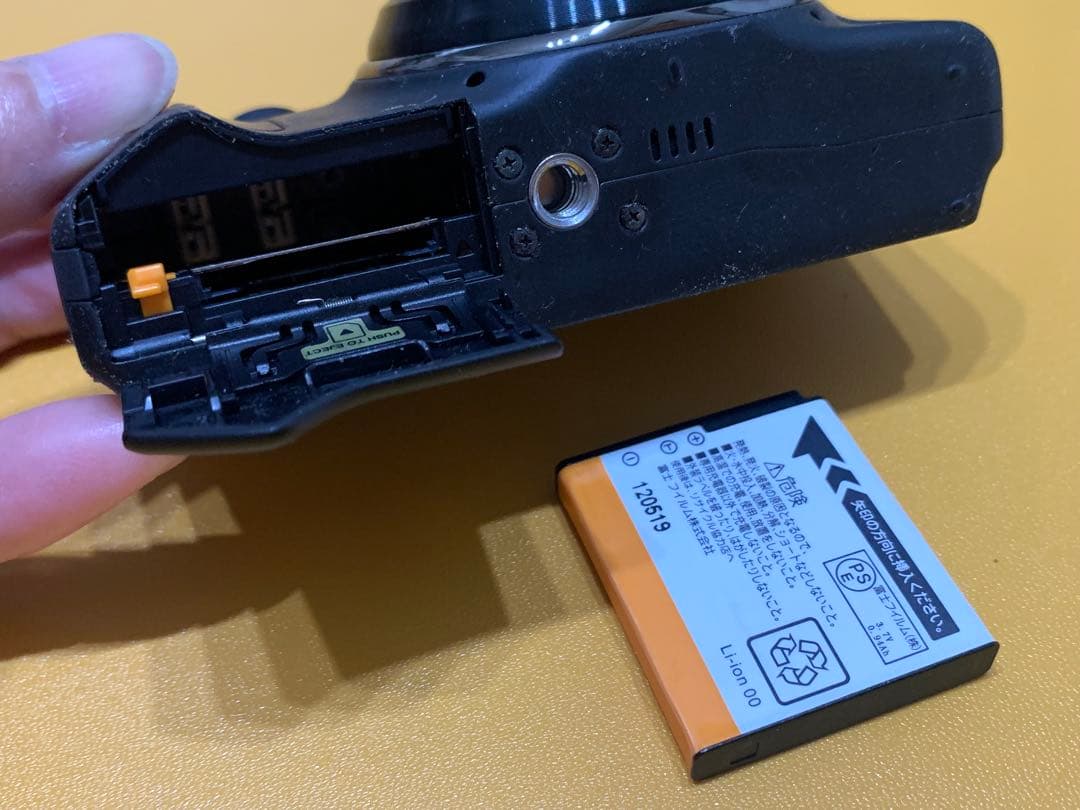 Fujifilm FINEPIX F770EXR コンパクトデジタルカメラ