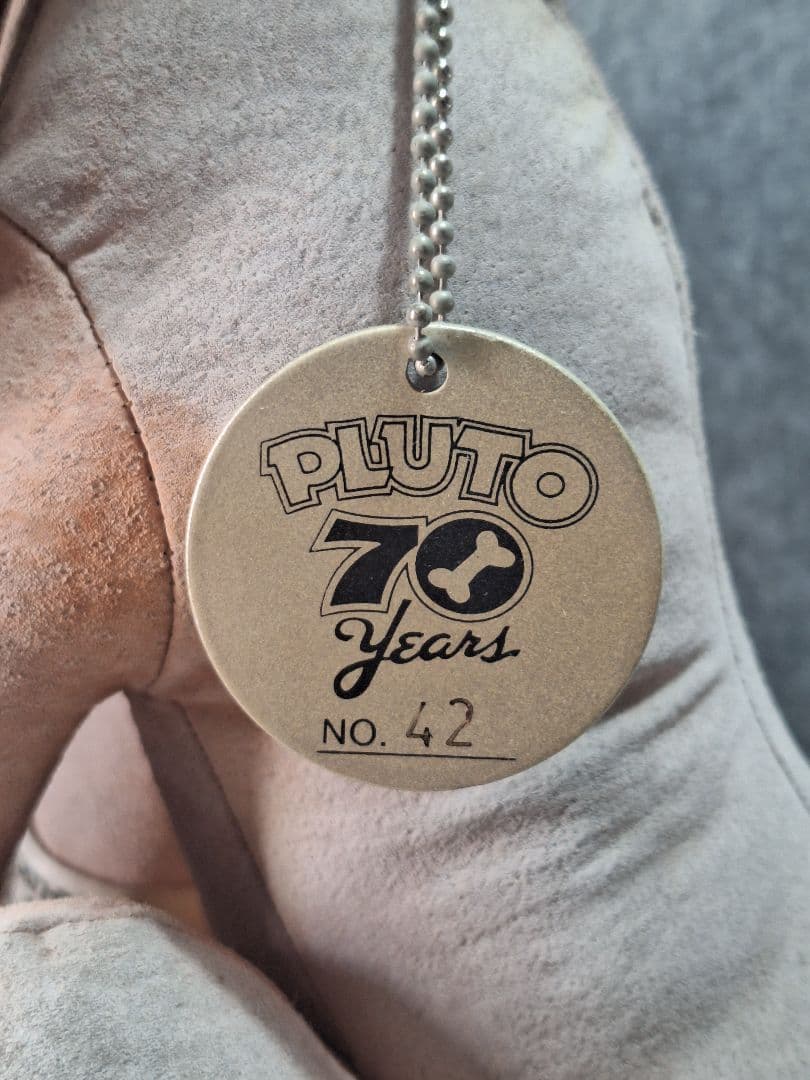 レア ディズニー ストア 限定 プルート 70周年 シリアルナンバー入り 希少