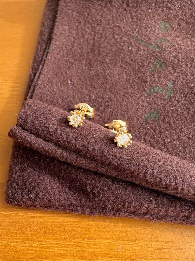 agete ダイヤモンド　スタッドピアス