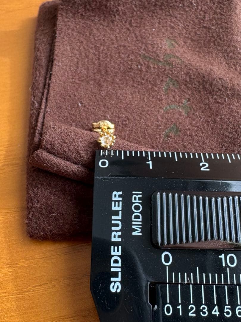 agete ダイヤモンド　スタッドピアス