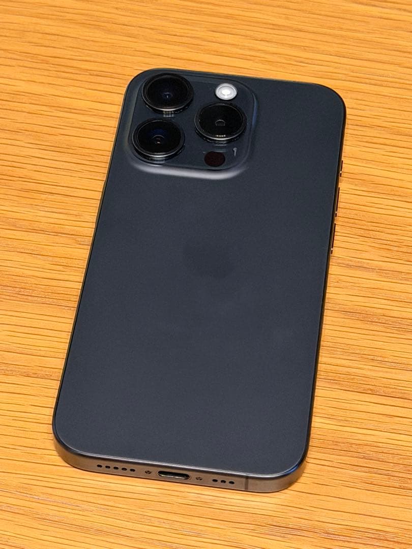 iPhone15pro 256GB ブラックチタニウム　SIMフリー
