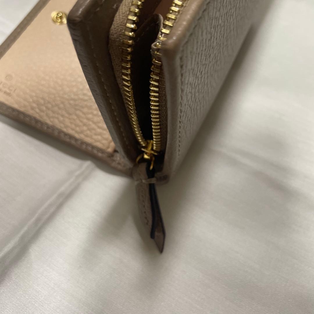 【ほぼ未使用】GUCCI ベージュレザー二つ折り財布