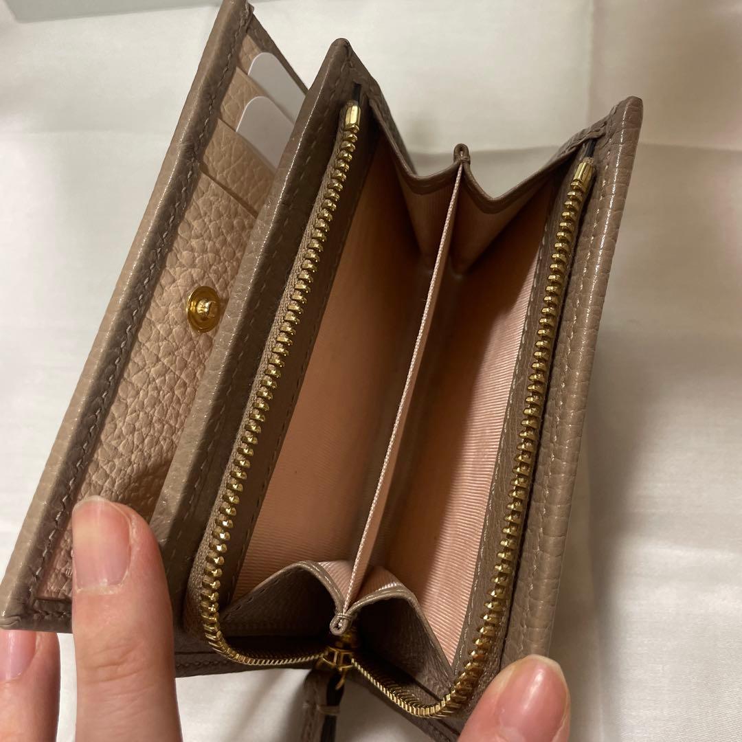 【ほぼ未使用】GUCCI ベージュレザー二つ折り財布