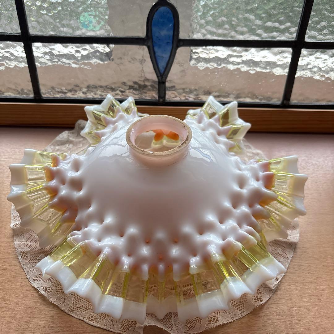 フランス アンティーク ガラスランプシェード　ヴァセリンガラス