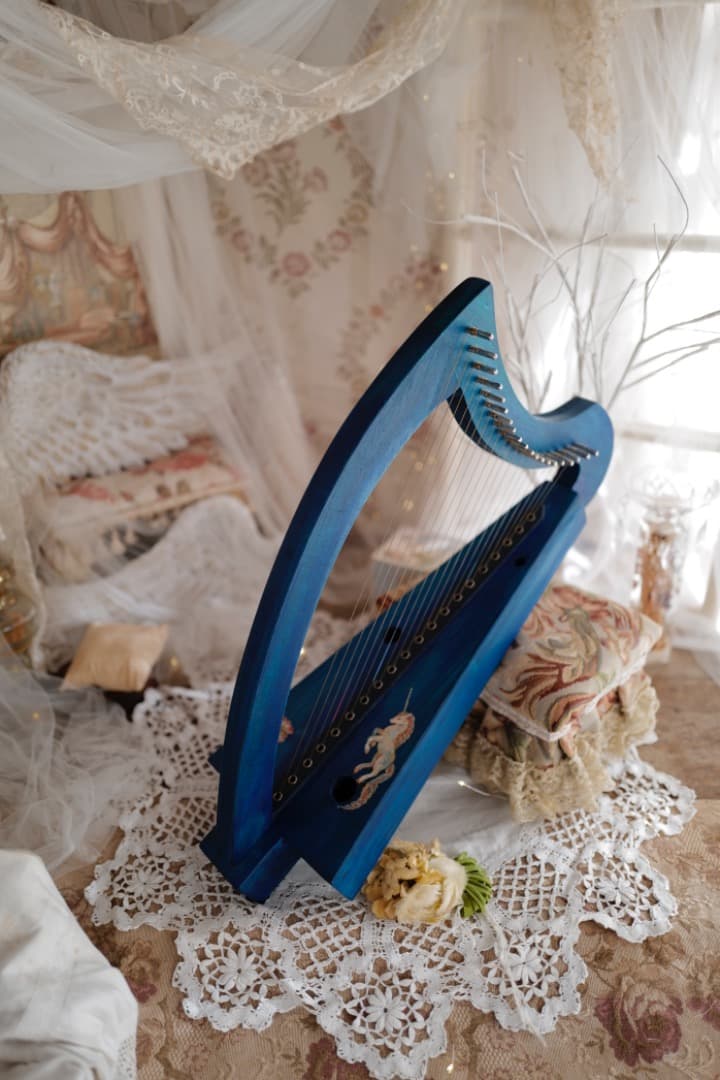 金属弦アイリッシュハープ ユニコーンと野薔薇