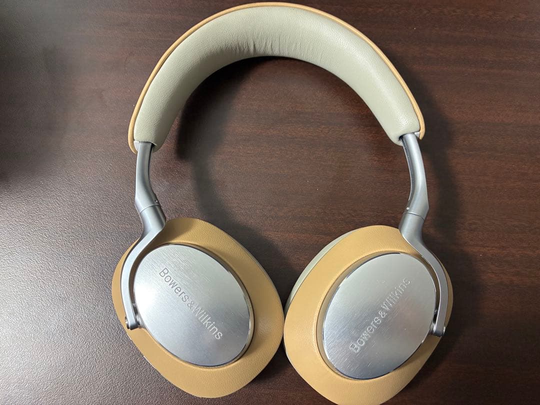 Bowers & Wilkins Px8 ワイヤレスヘッドフォン