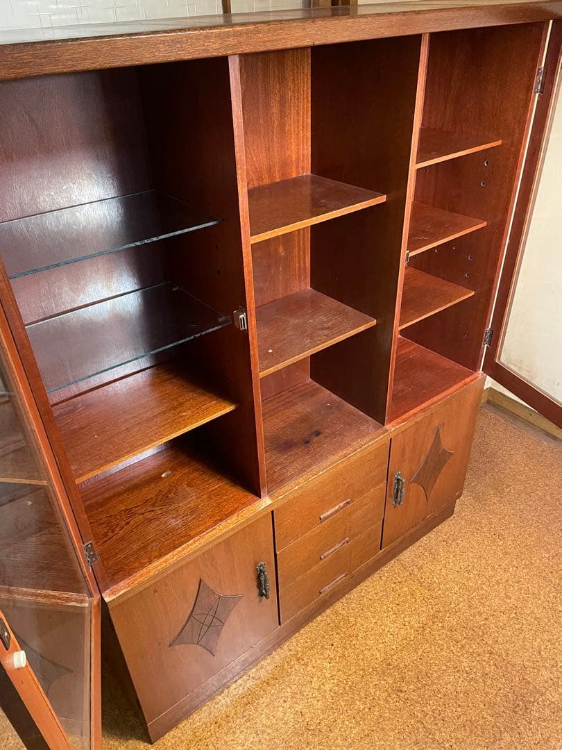 木製ガラス扉付き収納棚・食器棚