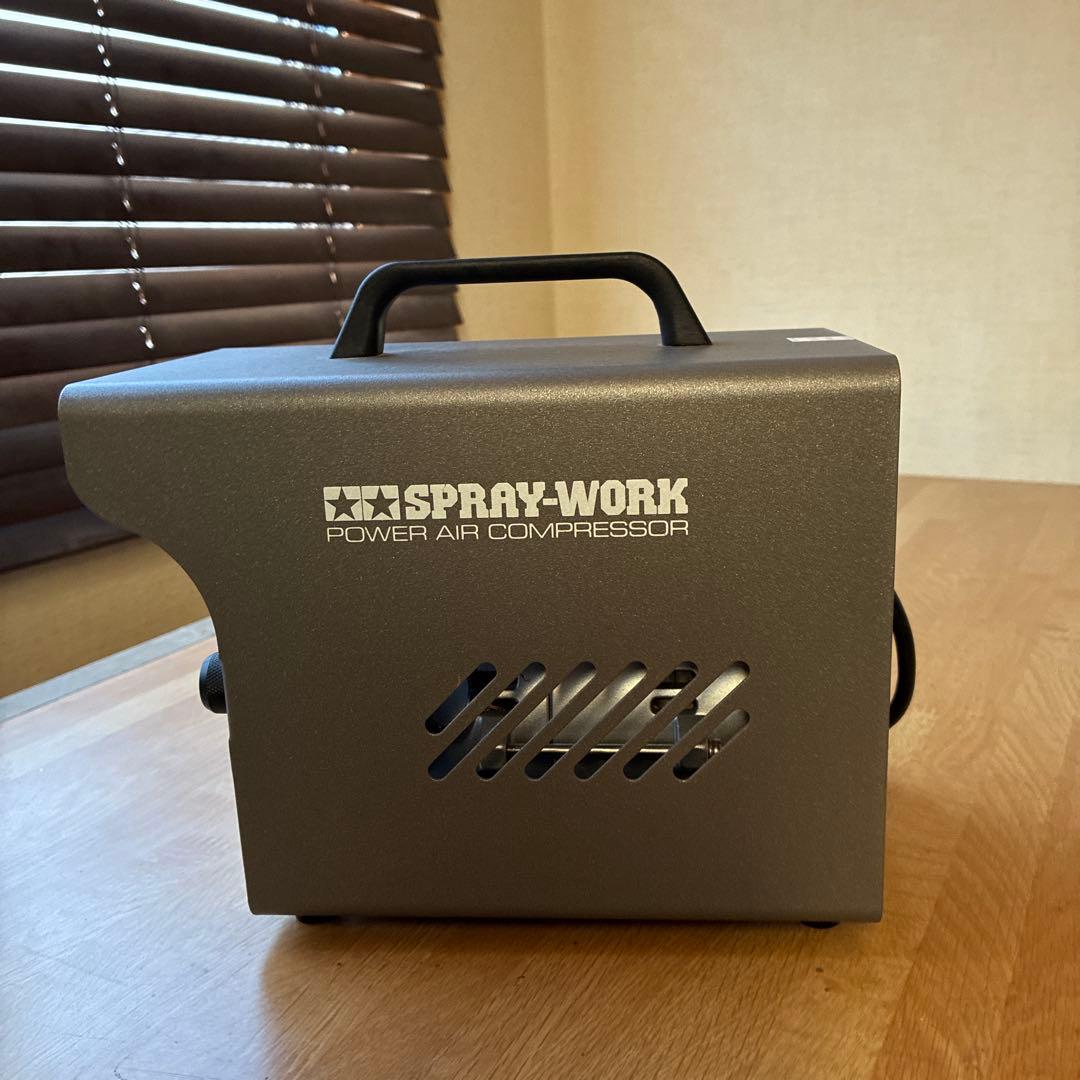 タミヤスプレーワークパワーコンプレッサー　エアブラシスタンド他