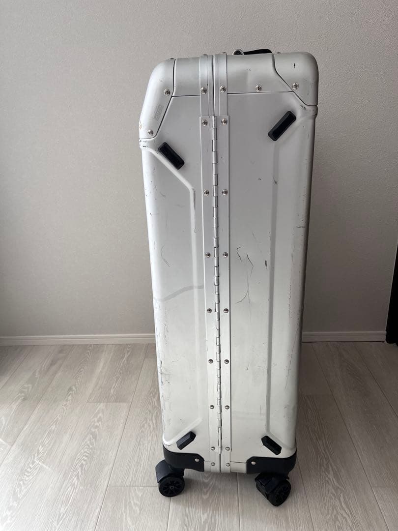 ゼロハリバートンスーツケース95リットル