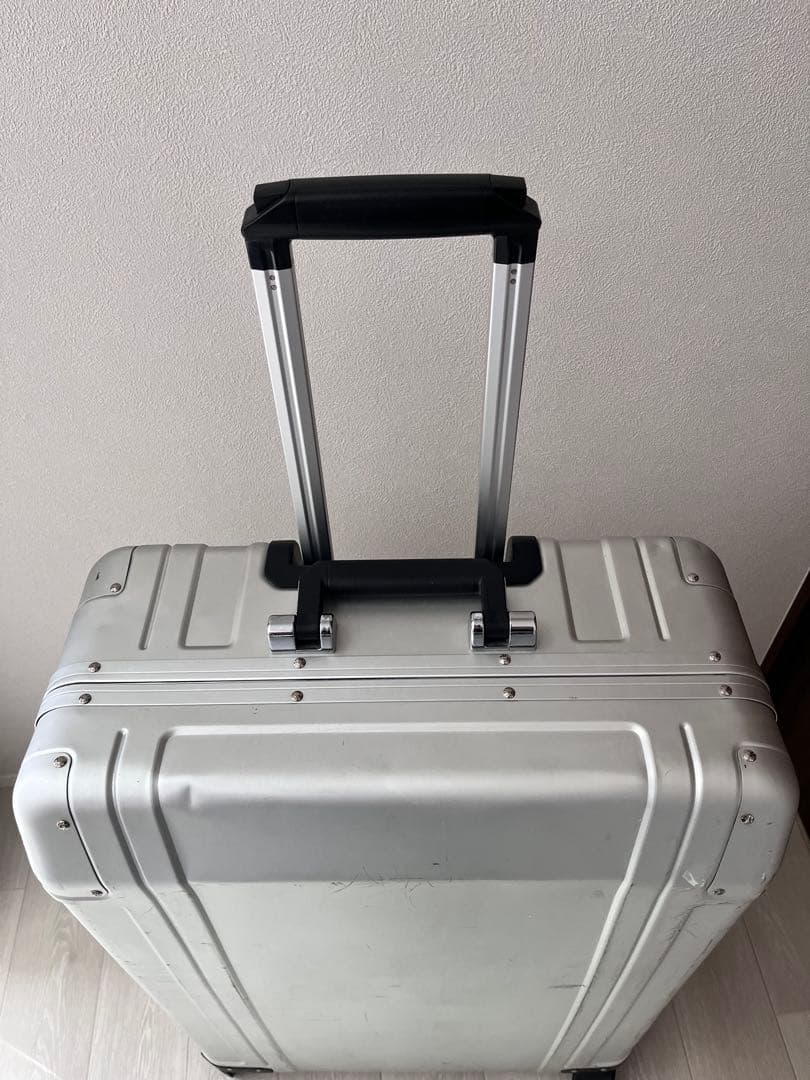 ゼロハリバートンスーツケース95リットル