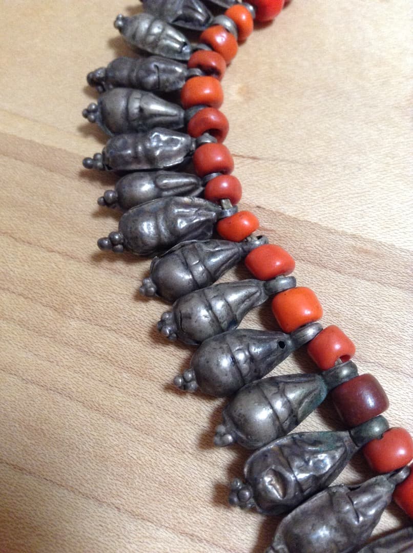 【アンティーク】南米 民族衣装 アクセサリー 山珊瑚、アンティークシルバー使用