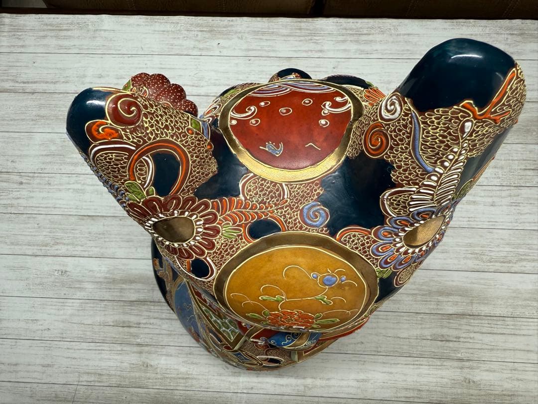 色彩豊かな陶器製招き猫　九谷焼