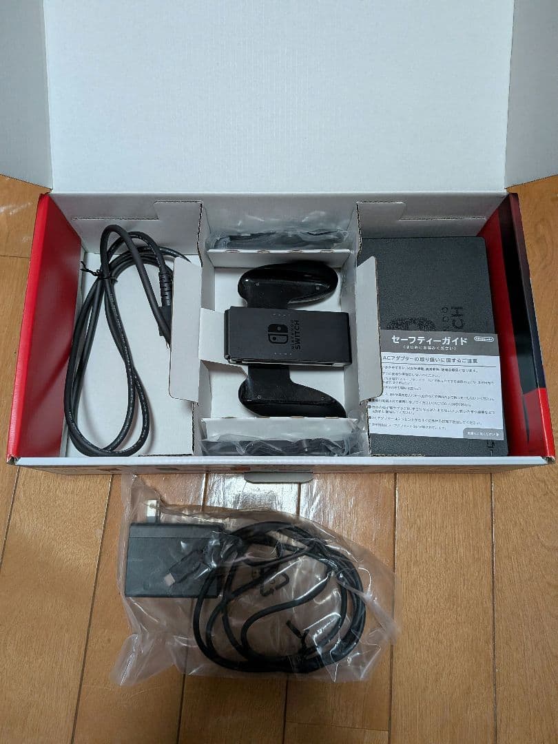 Nintendo Switch 本体 + Joy-Con コントローラー