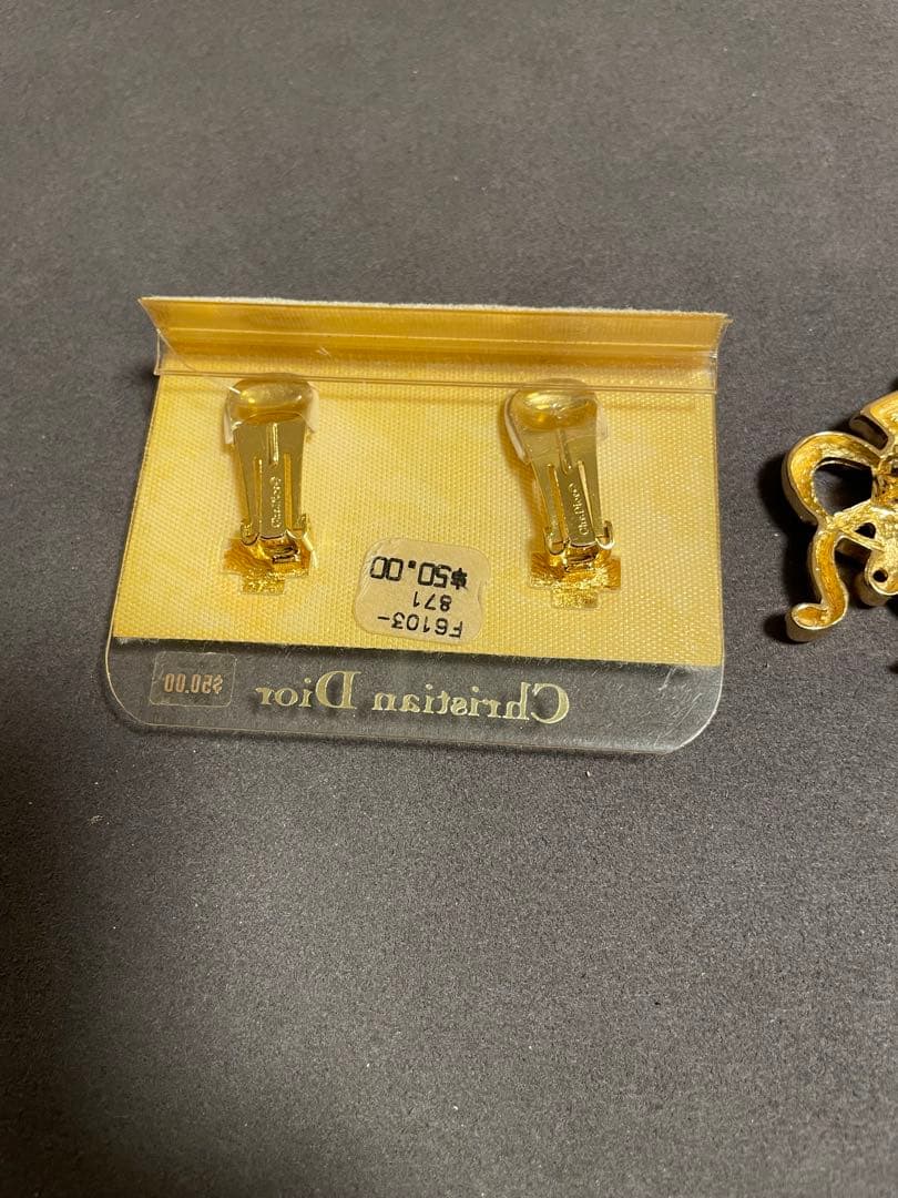 Christian Dior ゴールドブローチ・イヤリングセット【未使用品】