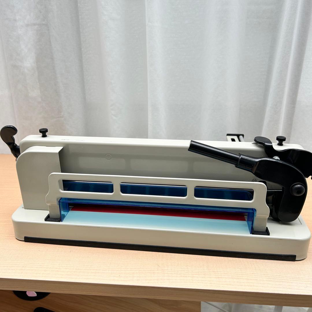 【新品 替刃・受木 付き】HFS(R) A4 ペーパーカッター 大型裁断機