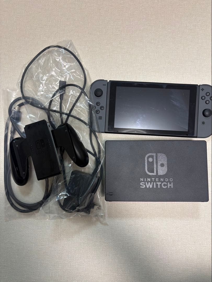 【美品】任天堂 Switch グレー 本体　マイクロSDカード付き