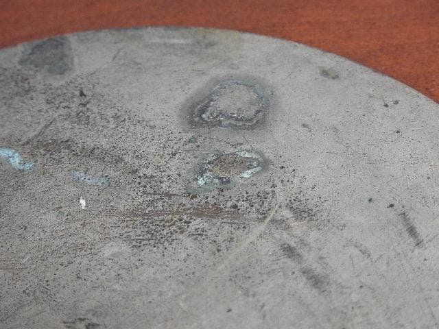 銅鏡　丸に花角　M687