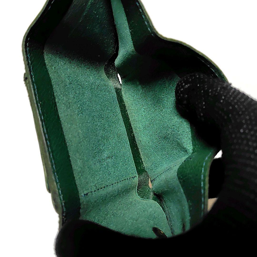 イルビゾンテ　3つ折り財布　トリフォルド　グリーン　レザー　ロゴ型押し　金ボタン