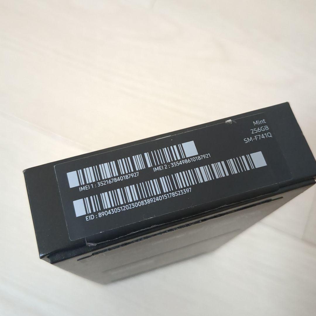 【美品】Samsung　スマートフォン　Galaxy Z Flip6