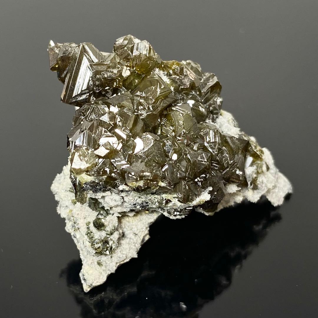 スファレライト　閃亜鉛鉱　オリーブカラー　鉱物標本　原石鉱石　天然石　ストーン