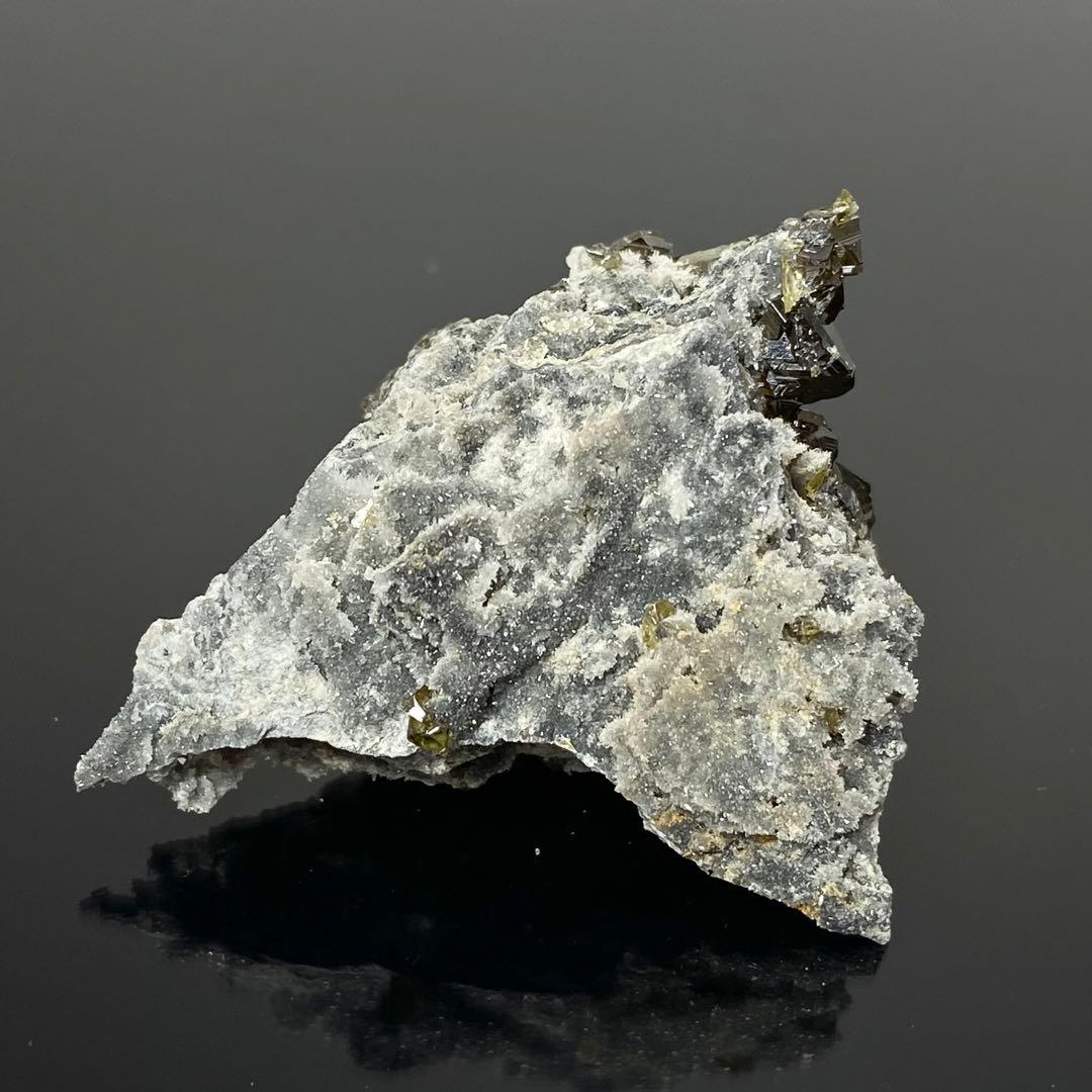 スファレライト　閃亜鉛鉱　オリーブカラー　鉱物標本　原石鉱石　天然石　ストーン